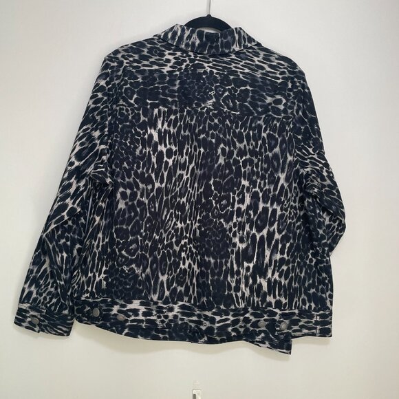NWOT Women's 2X Lucy & Laurel Animal Print Denim Style Jacket - Picture 4 of 4